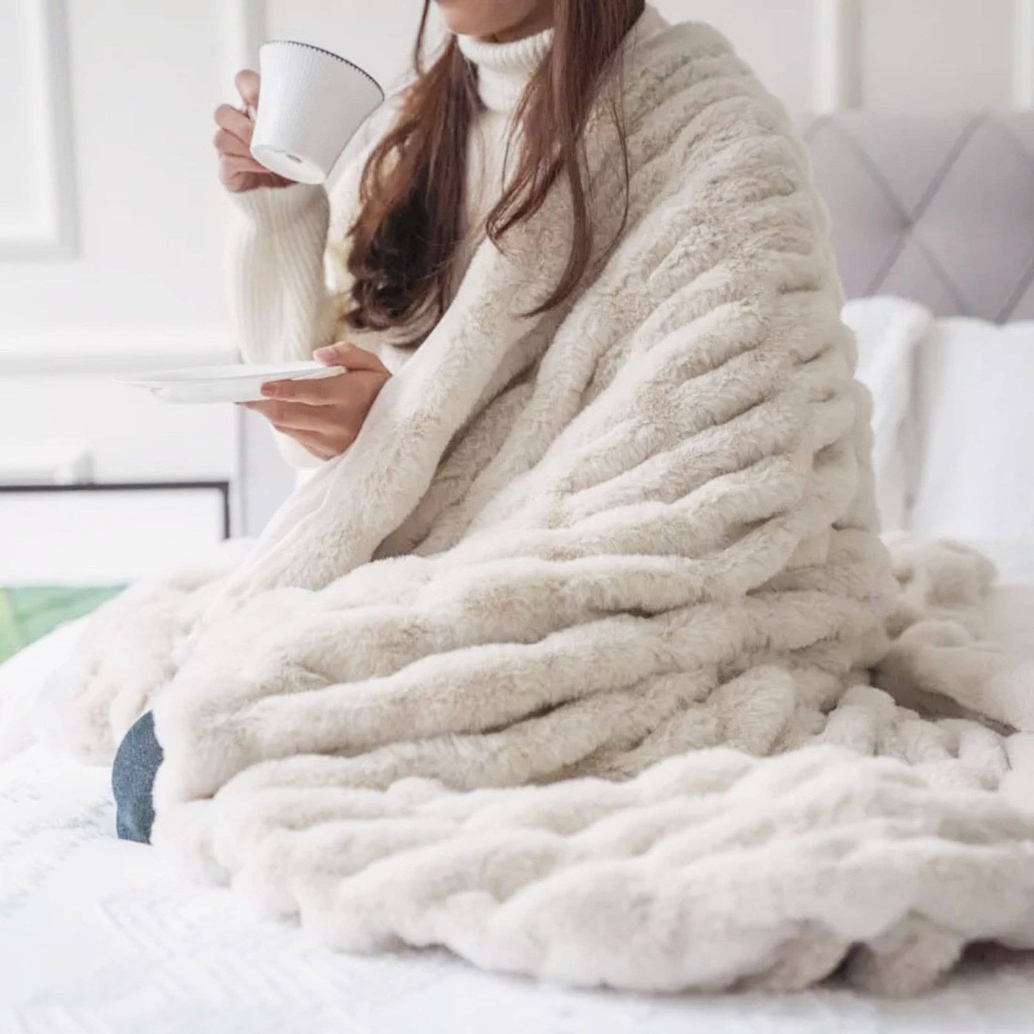 Cozy Faux Fur Throw- Multiple Colors 50" x 60" : Ivory cream