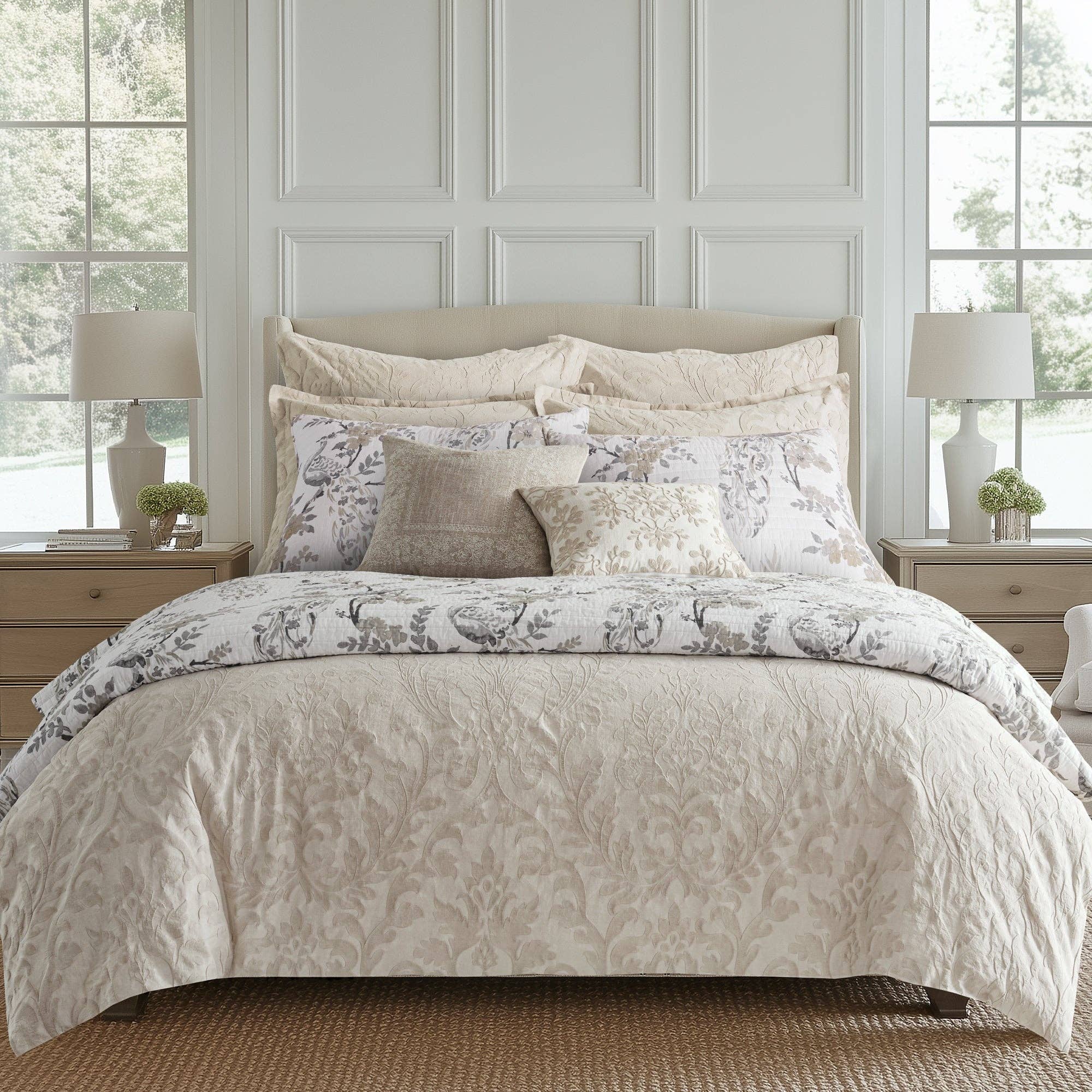 Alessio Comforter Set: Beige / Twin/Twin XL