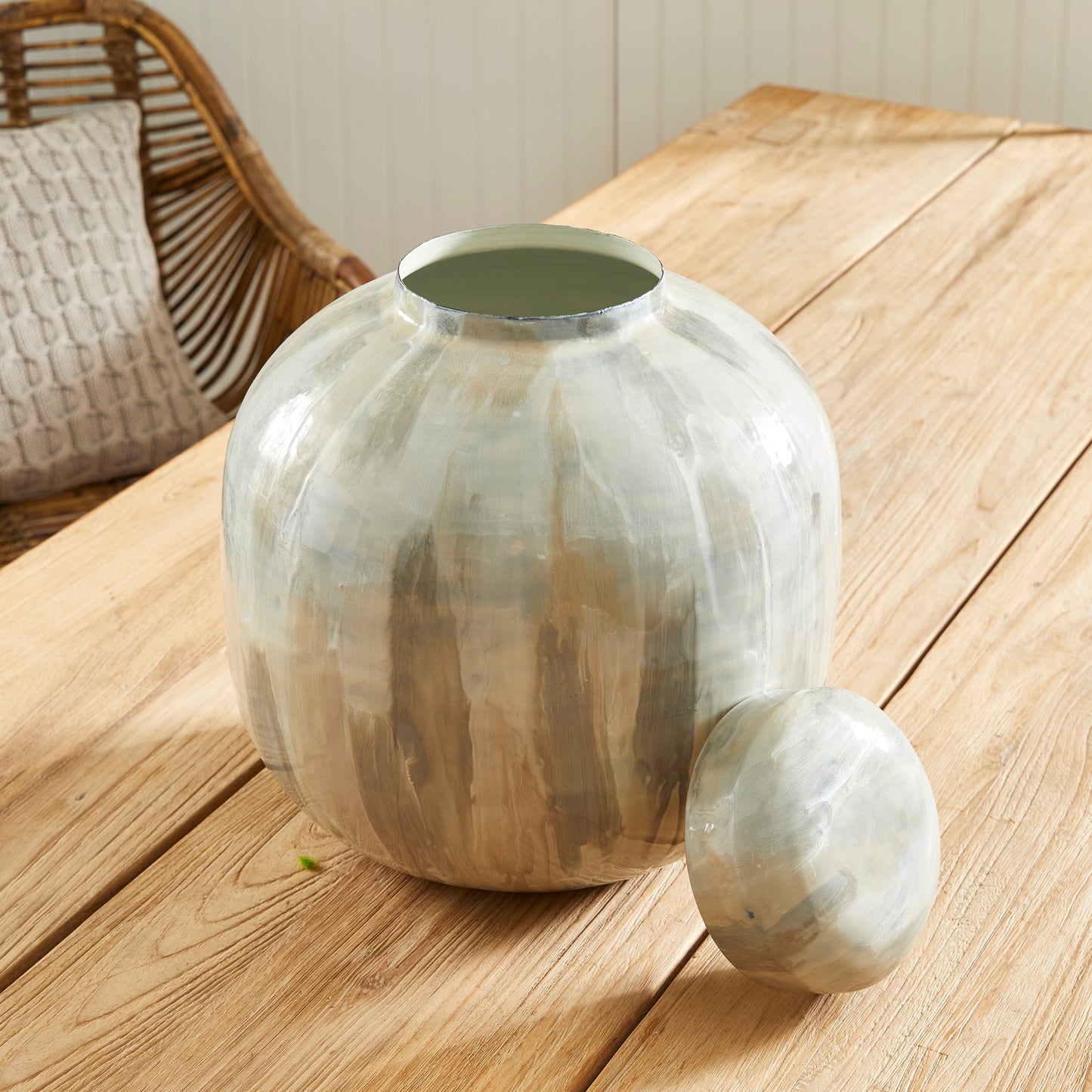 ALMETA LIDDED URN