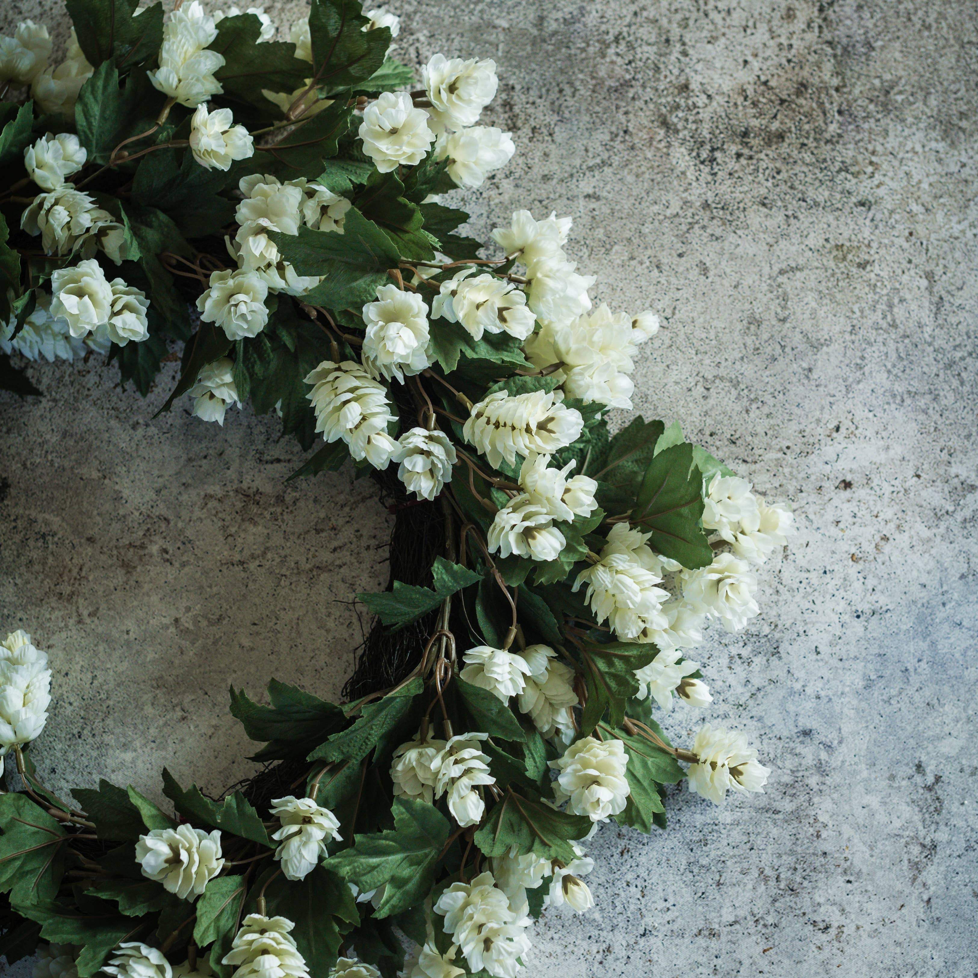 24" CREAM HOPS WREATH